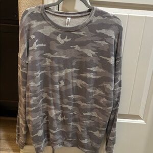 Athleta Gray Camouflage Long Sleeve Tee